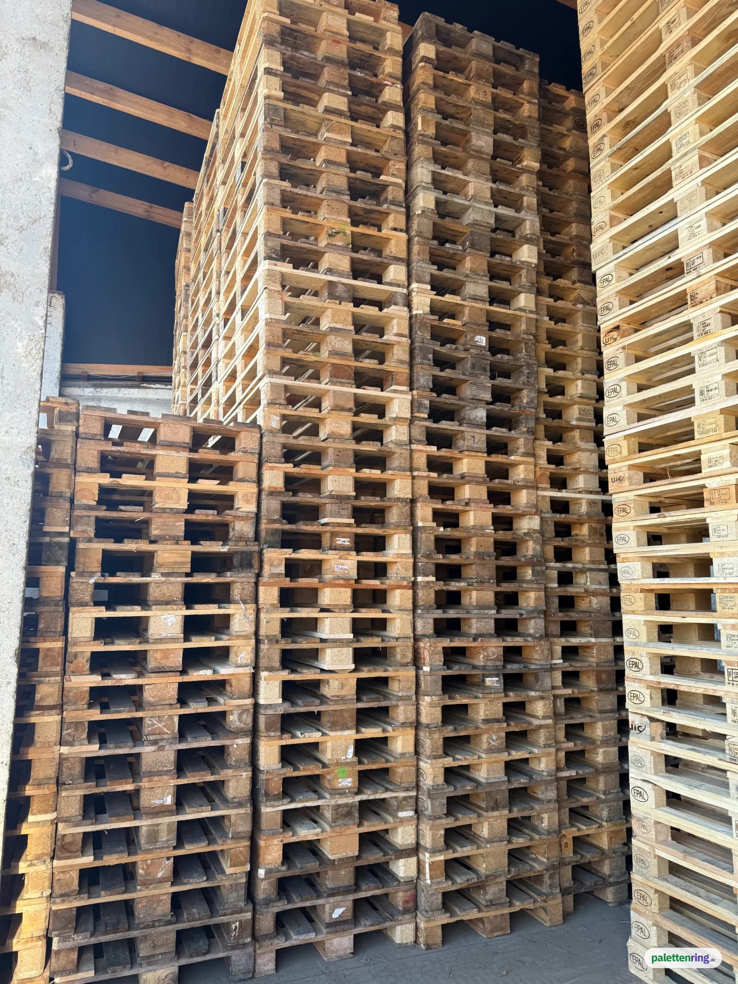 Selling · 760 pcs. · EPAL/UIC-EUR Euro pallet · Used · Stuttgart, Baden-Württemberg